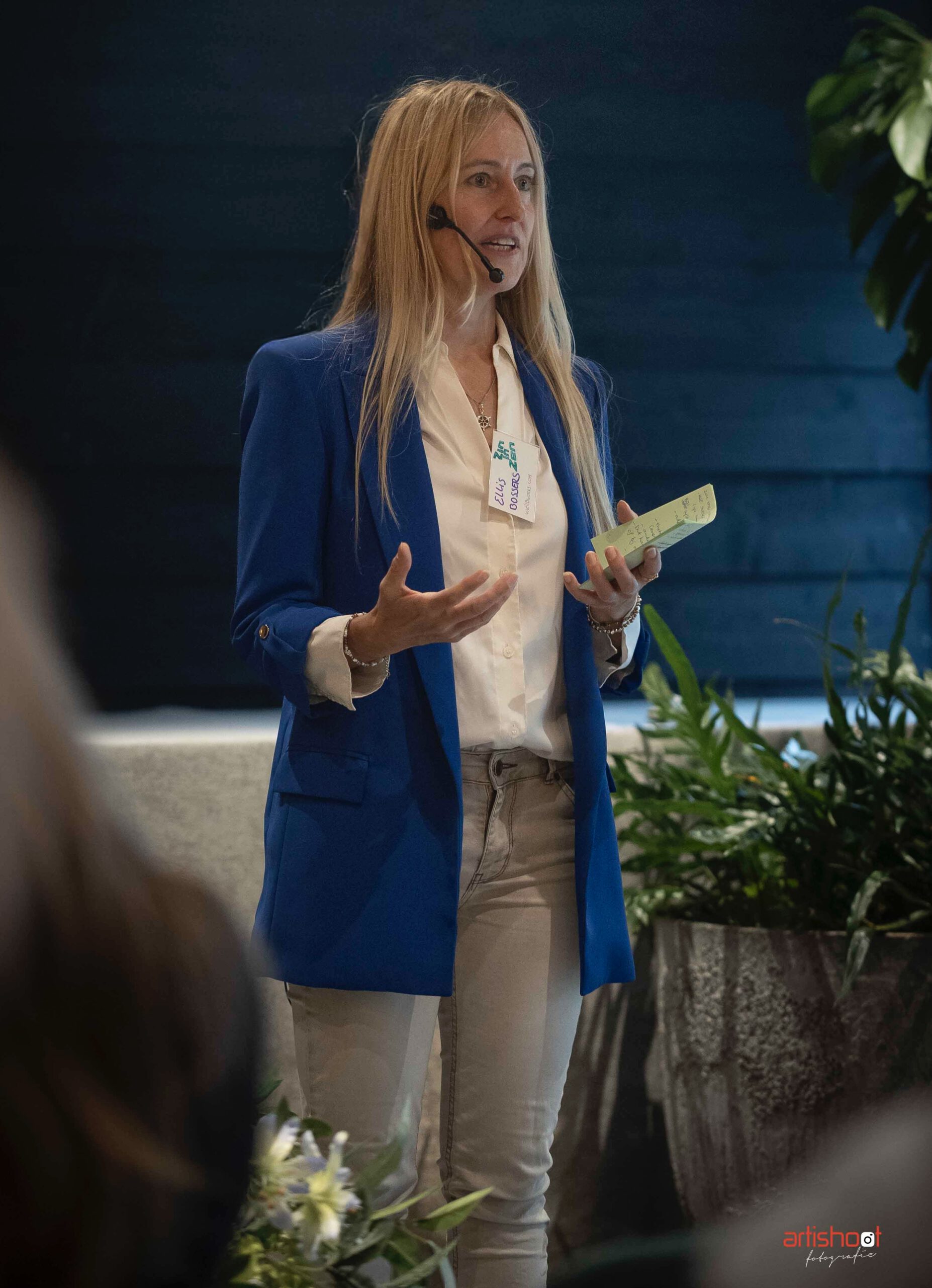 Spreker (Ellis) met headset microfoontje